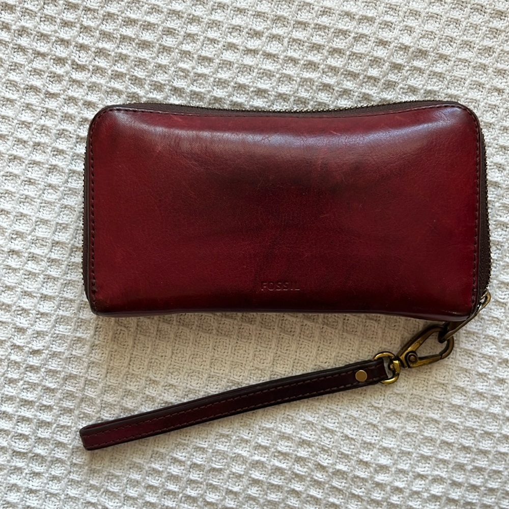 Fossil Wallet Wristlet, burgundy color